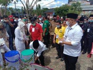 Rakyat Dharmasraya Antarkan Pasangan SR Labuan ke KPU