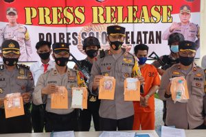 Satnarkoba Polres Solok Selatan Menangkap Tersangka dan 28.82 gram Sabu di Sungai Pagu