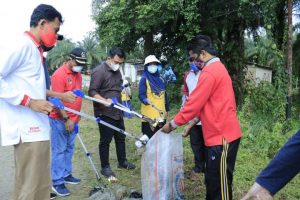 Bupati Sutan Riska Pimpin Aksi World Clean Up Day di Nagari Sungai Duo