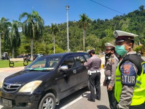 Satlantas Polres Pessel Tertibkan, Kendaraan Gunakan Bahu Jalan