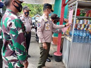 Tidak bermasker 54 Orang Pengunjung dan Masyarakat Pantai Carocok Painan, Disanksi Kerja Sosial