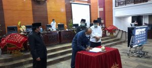 Gubernur Sampaikan Rancangan KUA-PPAS Dalam Sidang Paripurna DPRD Sumbar