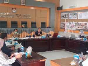 KPU Sumbar dan LO Paslon Bahas Materi Debat