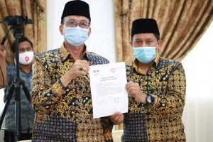 Paslon Bupati Pessel Teken Pakta Integritas dengan KPK