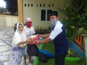 Hannah Hotel Syari’ah Berbagi Kasih dengan Warga Sekitar