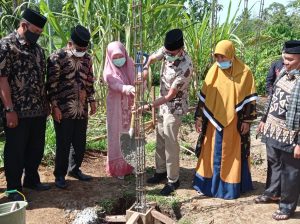 Anggota DPR-RI Nevi Zuairina Lakukan Peletakan Batu Pertama dan Penanda Tanganan Prasasti Sekolah Shirath