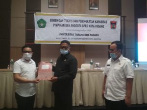 Bimtek Peningkatan Kapasitas DPRD Padang Menggandeng Diklat Kemendagri dan Universitas Teman Siswa