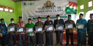 Ketua DPRD Pariyanto dianugerahi Penghargaan NU Awards saat Harlah NU Ke 98