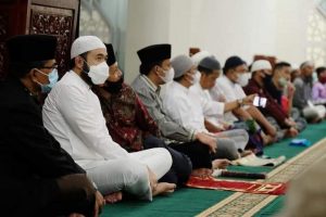 Tarawih Perdana, Wako Padang Panjang Fadly Amran Ingatkan Tetap Patuhi Prokes