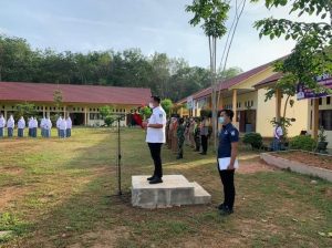 Jadi Pembina Upacara di SMAN 1 Sikabau