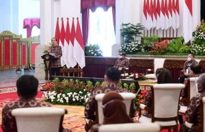 Sutan Riska Dampingi Presiden Pada Pembukaan Munas APKASI di Istana Negara  Bersama 30 Kepala Daerah lainnya di Indonesia
