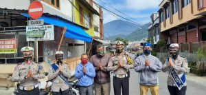 Mendukung Program Pemko Tekan Penyebaran Covid-19, Satlantas Polres Padang Panjang Kembali Bagikan Masker