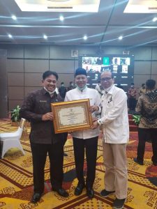 Wabup Sabar As Terima Piagam PPD Tingkat Provinsi Sumbar