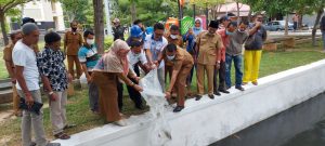 Bupati Pessel Rusma Yul Anwar, Tebar 5000 benih Ikan Nila Di Bandar Larangan Taman Spora Painan