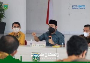 Wako Padang Panjang Fadly Amran Inisiasi Gerakan ASN Bersedekah