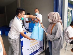 Berkah Ramadhan, WOM Finance Bagikan Bingkisan Ramadhan Pada Janda dan Dhuafa