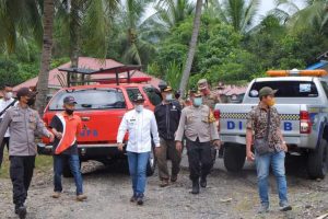 Bupati Eka Putra Kunjungi Titik Posko Pantau Arus Mudik ke Tanah Datar