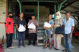 AWII Sumbar Salurkan Paket Lebaran, Novia Hertini: Moga Berkah dan Bermanfaat