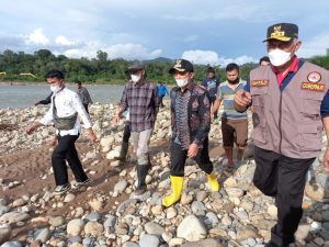 Gubernur Mahyeldi Bersama Wabup Pessel Rudi Hariansyah, Tinjau Lokasi Banjir di Rahul Tapan