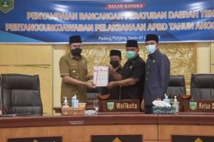 Walikota Fadly Amran Sampaikan Ranperda Pertanggungjawaban Pelaksanaan APBD 2020 ke DPRD