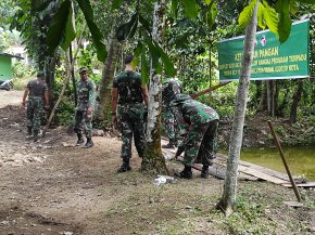 Satgas Pra TMMD Lakukan Gotong Royong di Deplot Budi Daya Ikan Talang Maur