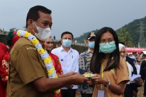 Gubernur Sumbar Ajak Solsel Tentukan Satu Nama Khas Durian Terbaiknya