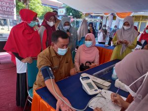 Pada Peringatan Hari Donor Darah Sedunia, Bupati Pessel Rusma Yul Anwar Donor Darah di RSUD M Zein Painan