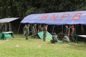 Kolaborasi Anggota Satgas dan BNBP Lakukan Donor Darah