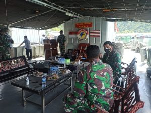 Laksamana Hargianto Cek Prokes Covid-19 di KRI Kelabang 826