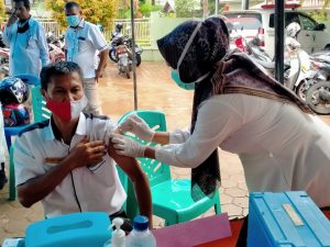 49 Orang Guru UPT SMP Negeri 2 Lengayang Lakukan Vaksinasi