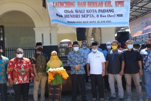 Wali Kota Padang Hendri Septa Launching Program Nasi Berkah