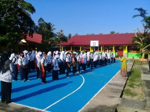 MPLS di SMPN 2 Batang Kapas, Etmi Yuldani Harapkan Siswa “TACELAK”