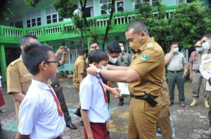 Wagub Audy Tinjau Pelaksanaan Sekolah Tatap Muka di Sawahlunto