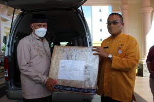 Ratusan Paket Bantuan Obat-obatan dari Presiden Joko Widodo sampai di Padang