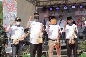 Wakil Bupati Rudi Hariansyah, Hadiri Pembukaan Festival Bahari Rabab Pasisie Bersama Gubernur di Sungai Nyalo