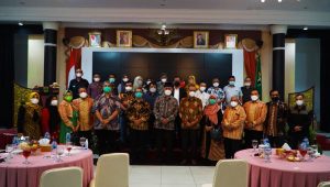 Rustian Ketum IKA Unand, Pesan Mahyeldi: Jadilah Perekat Alumni