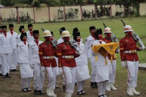 Peringatan HUT RI Ke-76, Pemkab Pessel Awali Upacara Pengibaran Bendera Merah Putih di GOR Ilyas Ya’cub