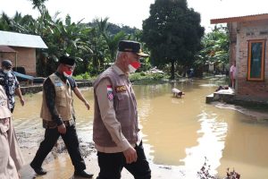 Gubernur Mahyeldi : Pemprov “Back Up” Bantuan untuk Korban Banjir Padang