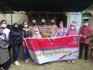 AKPOL Angkatan 92 Salurkan Bansos di Pessel