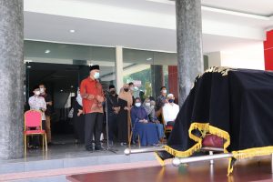Mahyeldi lepas jenazah Priadi Syukur di lobi Kantor Gubernur