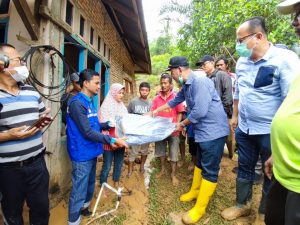 Bupati Pessel Rusma Yul Anwar, Kunjungi Warga Terdampak Bencana Tanah Longsor di Ujung Batu