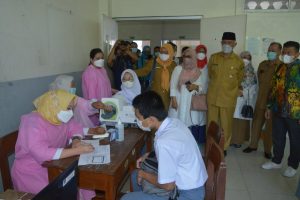 Gubernur Mahyeldi Ingatkan Masyarakat Tidak Termakan Hoaks Soal Vaksin