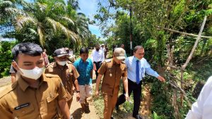 Wabup Rudi Hariyansyah, Kunjungi Warga Terdampak Bencana Tanah Longsor di Ujung Batu