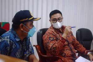 Wakil Bupati Richi Aprian Bersama Sekretaris Dinas Kesehatan Purwanto siapkan MoU 