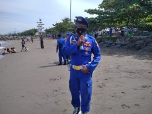 Polairud Polda Sumbar Imbau Wisatawan Pengunjung Pantai Padang Patuhi Prokes