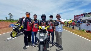 Dua pebalap motor Sumbar alami insiden jatuh di kelas beregu PON Papua