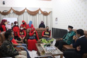 IASMA SMA-1 Labaouw-86 Wilayah Padang Beri Bantuan 70 Paket Sembako bagi Pasukan Orange