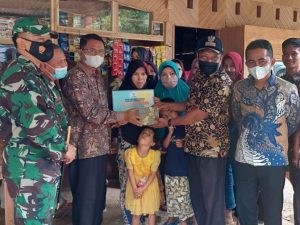 Baznas Pessel Serahkan Bantuan Bedah Rumah Korban Tanah Longsor