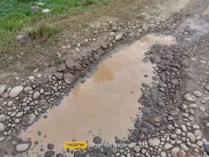 Jalan Sindang Hancur, Warga Setempat Minta Perbaikan