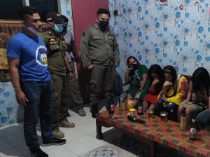 Satpol-PP Pessel Tertibkan Tempat Karaoke di Batu Kalang Tarusan